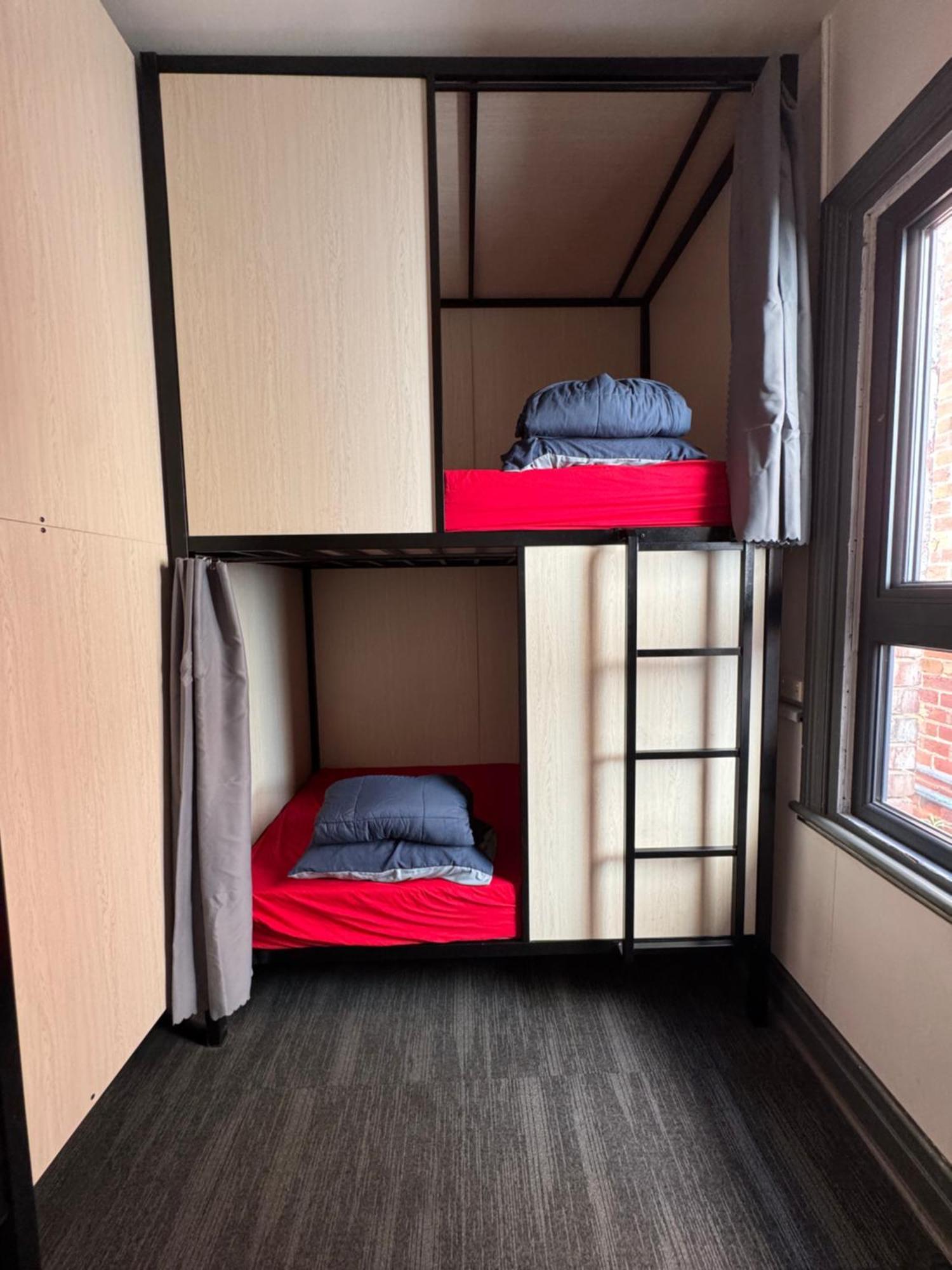 Haus Accommodation - Note - Valid Passport Required To Check-In — Photos 3