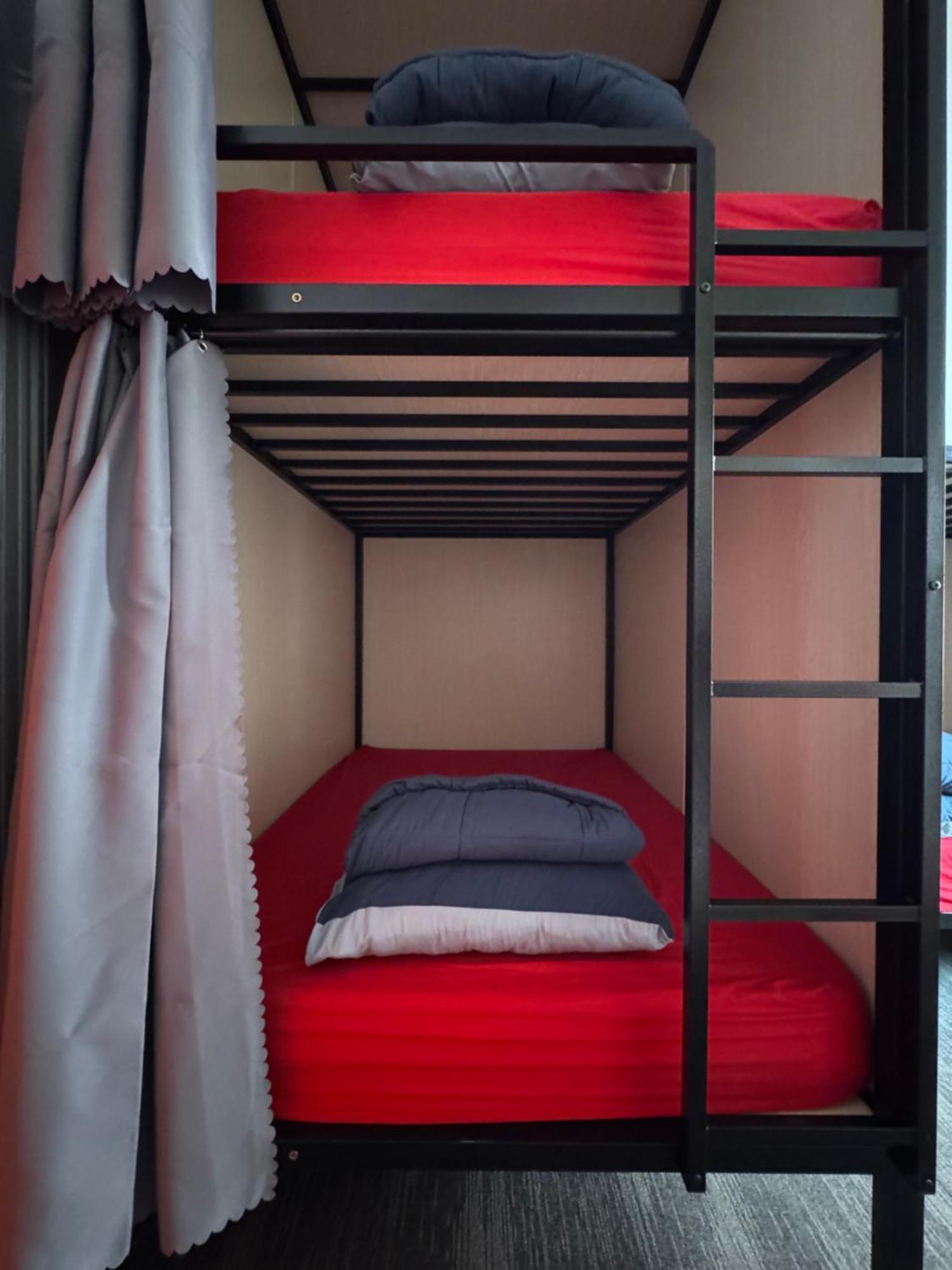 Haus Accommodation - Note - Valid Passport Required To Check-In — Photos 2